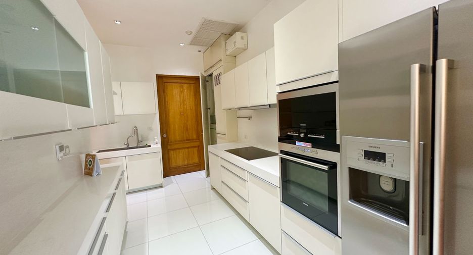 For rent 3 bedrooms condo in Watthana, Bangkok