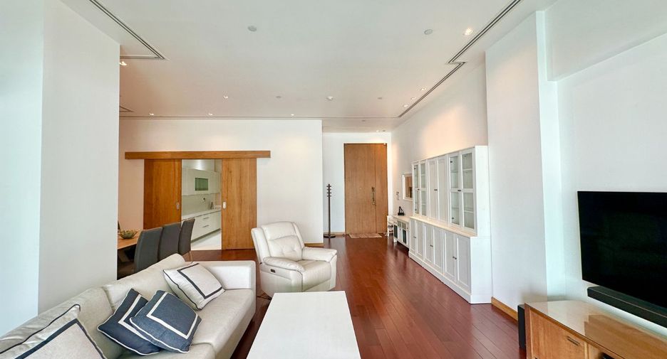 For rent 3 bedrooms condo in Watthana, Bangkok