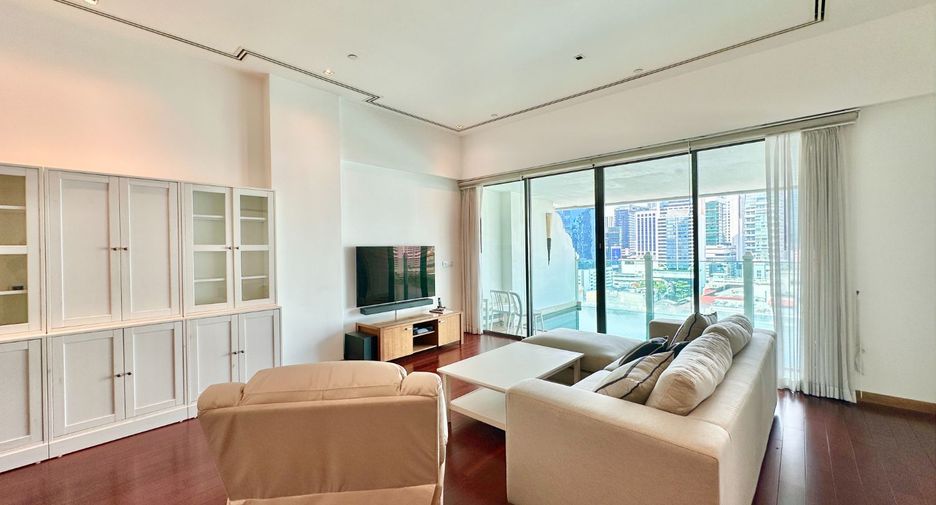 For rent 3 bedrooms condo in Watthana, Bangkok