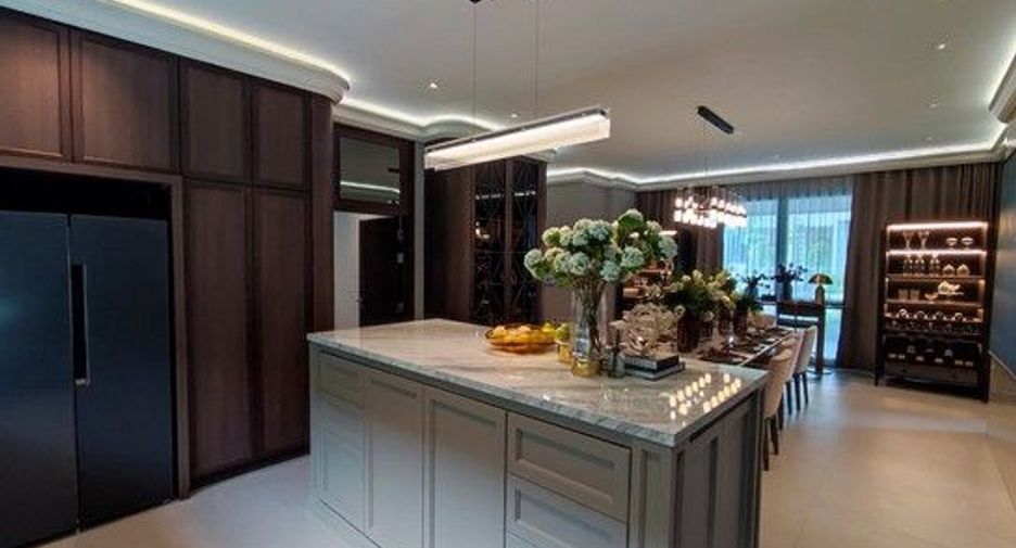 For sale 5 bedrooms house in Saphan Sung, Bangkok