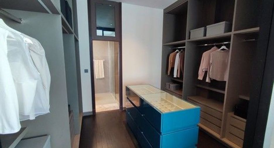 For sale 5 bedrooms house in Saphan Sung, Bangkok