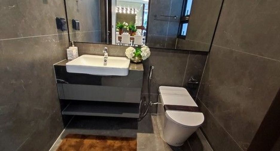 For sale 5 bedrooms house in Saphan Sung, Bangkok