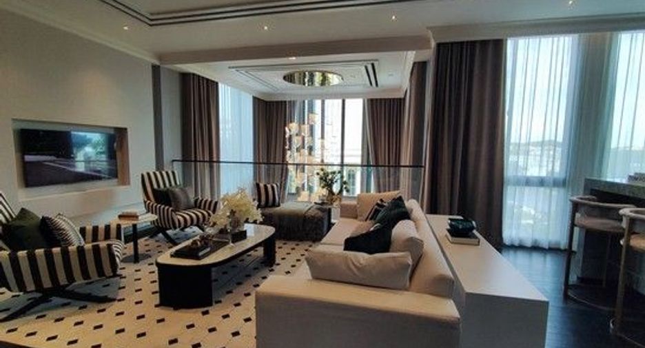 For sale 5 bedrooms house in Saphan Sung, Bangkok