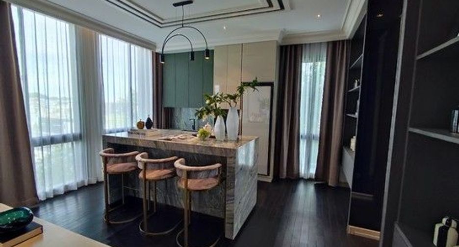 For sale 5 bedrooms house in Saphan Sung, Bangkok