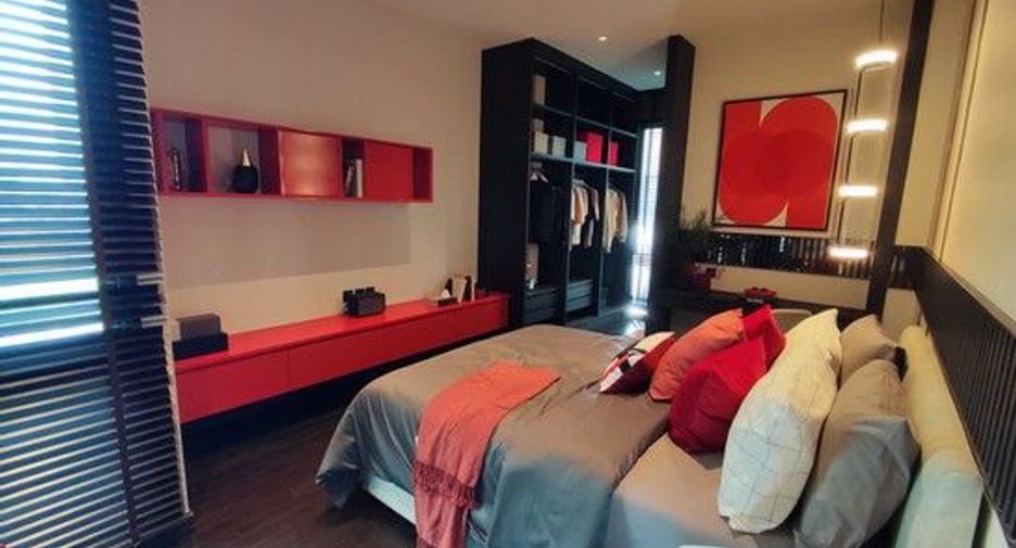 For sale 5 bedrooms house in Saphan Sung, Bangkok
