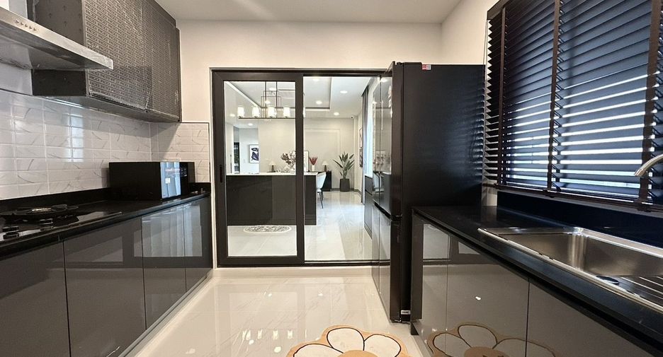 For rent 4 Beds house in Bang Phli, Samut Prakan