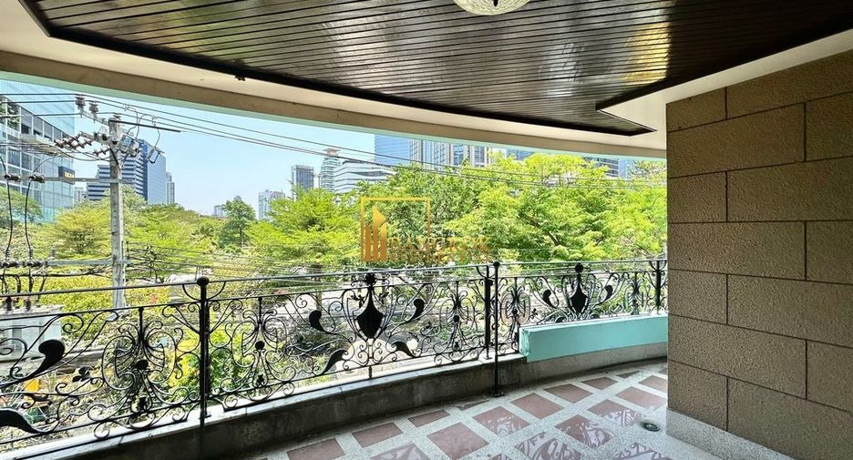Wohnung zur Miete mit 3 Zimmer in Khlong Toei, Bangkok