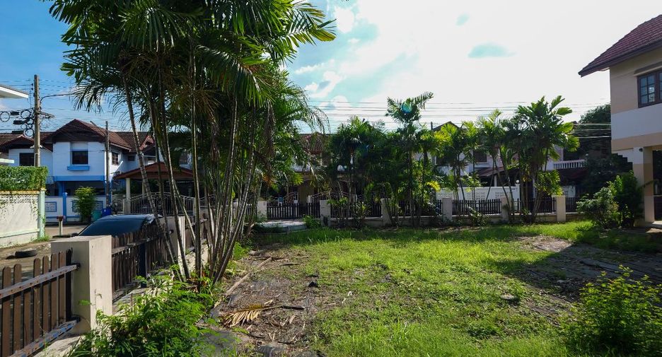 Casa en venta de 3 habitaciones en Sam Phran, Nakhon Pathom