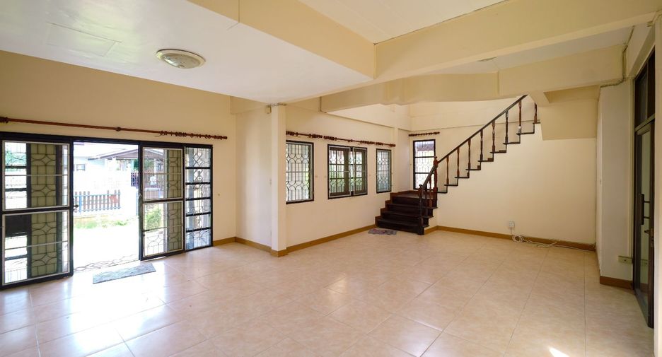 Casa en venta de 3 habitaciones en Sam Phran, Nakhon Pathom