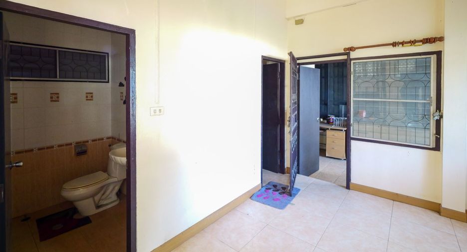 Casa en venta de 3 habitaciones en Sam Phran, Nakhon Pathom