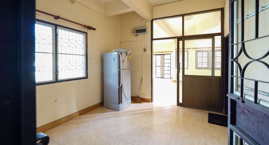 Casa en venta de 3 habitaciones en Sam Phran, Nakhon Pathom