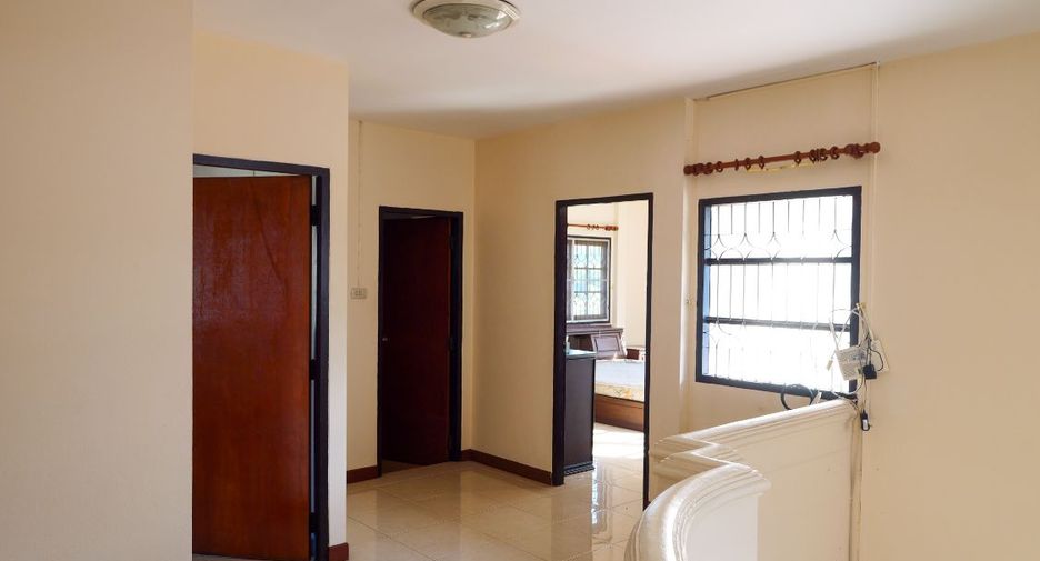 Casa en venta de 3 habitaciones en Sam Phran, Nakhon Pathom