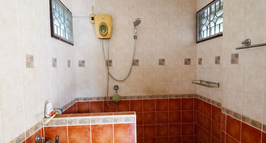Casa en venta de 3 habitaciones en Sam Phran, Nakhon Pathom