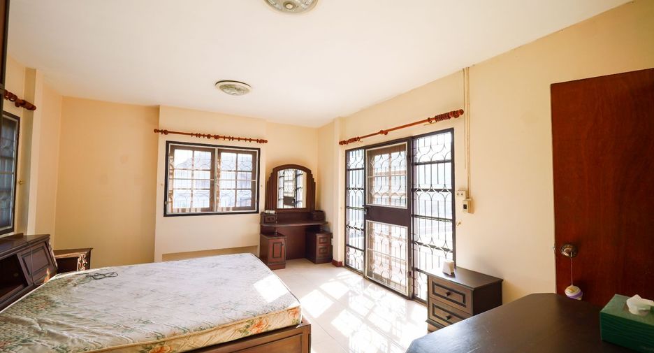 Casa en venta de 3 habitaciones en Sam Phran, Nakhon Pathom