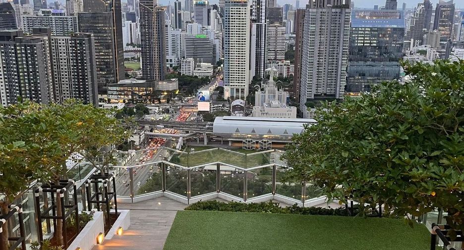 For sale 1 bed condo in Huai Khwang, Bangkok