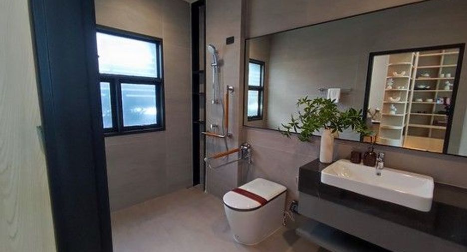 For sale 4 bedrooms house in Prawet, Bangkok