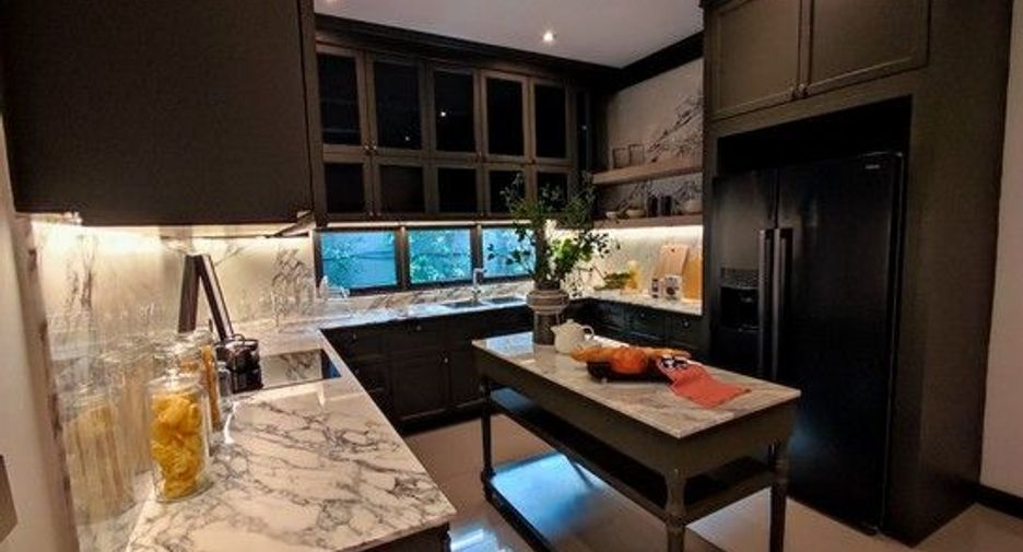 For sale 4 bedrooms house in Prawet, Bangkok