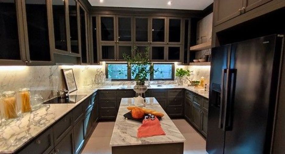 For sale 4 bedrooms house in Prawet, Bangkok
