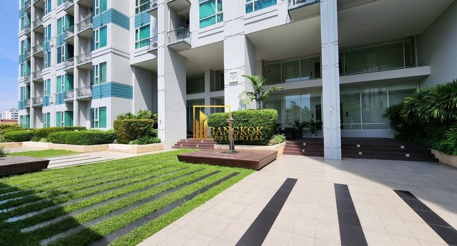 For rent 2 bedrooms condo in Watthana, Bangkok