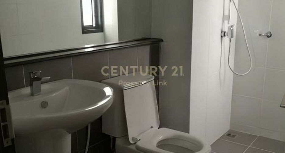 For rent and for sale 3 bedrooms townhouse in Lat Phrao, Bangkok