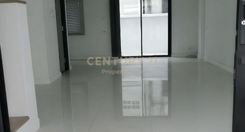 For rent and for sale 3 bedrooms townhouse in Lat Phrao, Bangkok