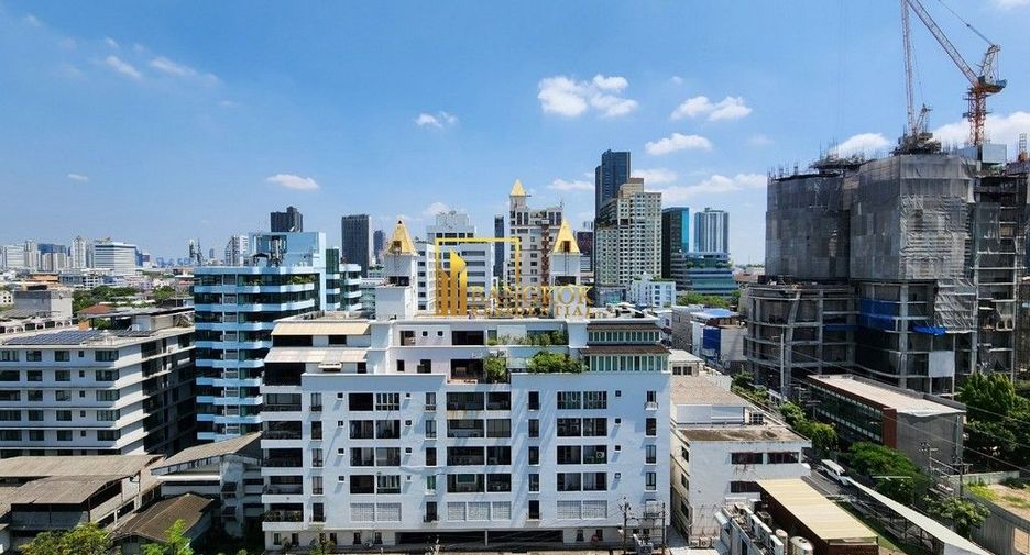For rent 4 bedrooms condo in Watthana, Bangkok