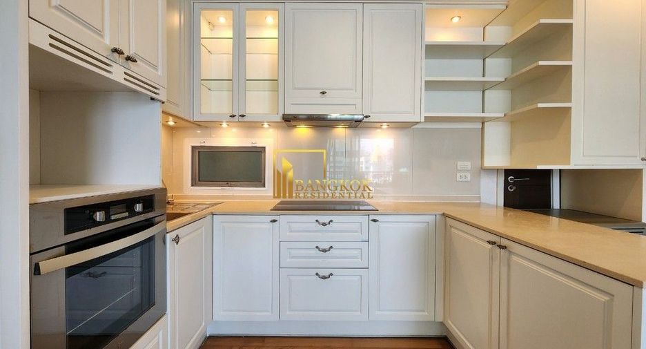 For rent 4 bedrooms condo in Watthana, Bangkok