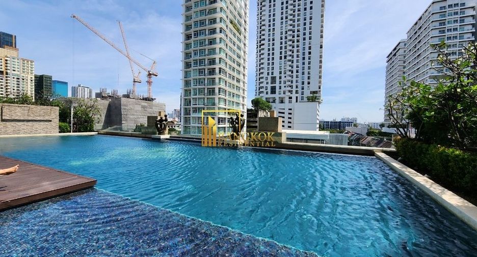 For rent 4 bedrooms condo in Watthana, Bangkok