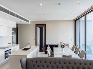 Condo en alquiler de 3 habitaciones en Khlong Toei, Bangkok