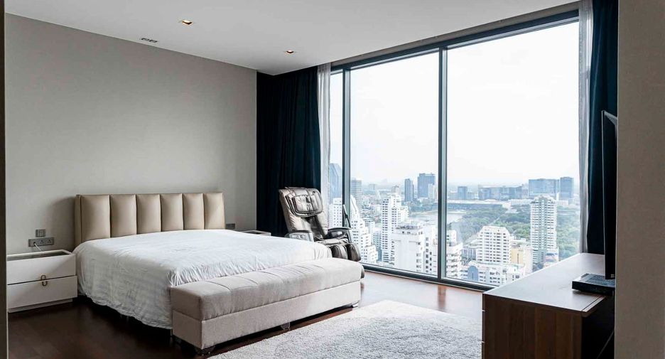 For rent 3 bedrooms condo in Khlong Toei, Bangkok