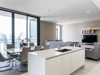 Condo en alquiler de 3 habitaciones en Khlong Toei, Bangkok