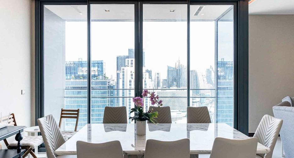 For rent 3 bedrooms condo in Khlong Toei, Bangkok