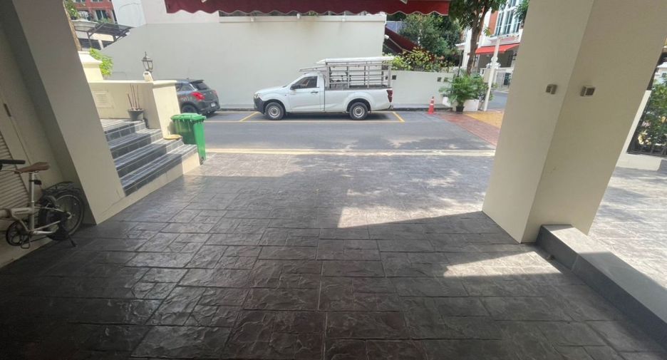 Wohnung zur Miete mit 3 Zimmer in Watthana, Bangkok
