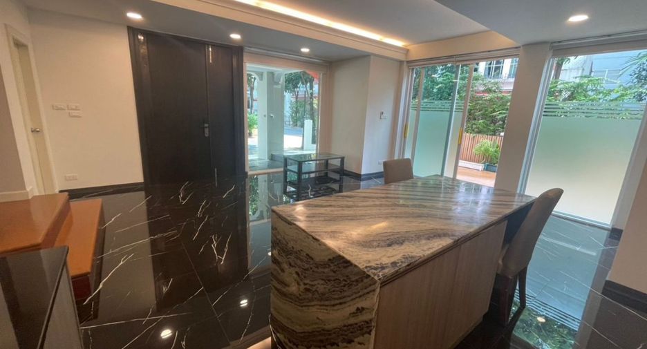 Wohnung zur Miete mit 3 Zimmer in Watthana, Bangkok