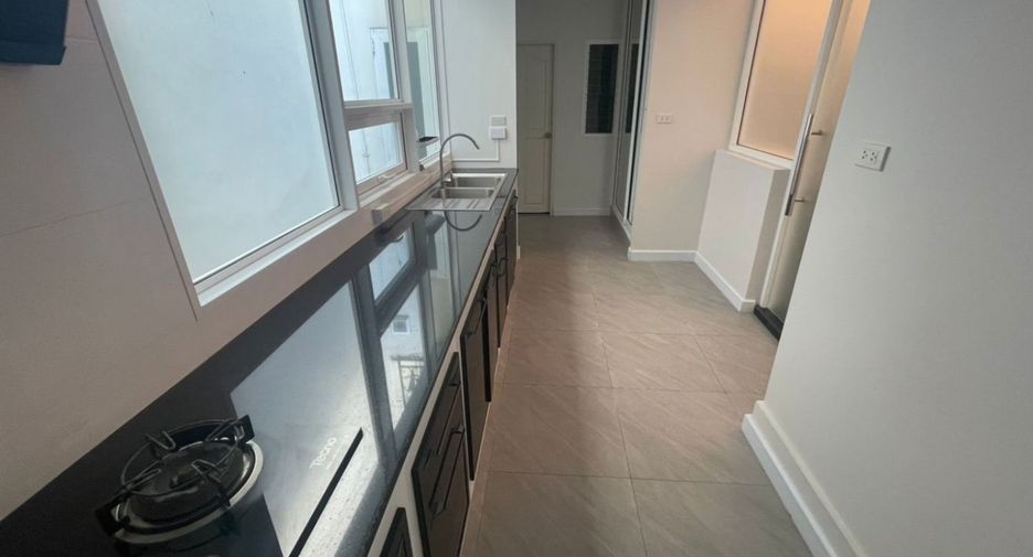 Wohnung zur Miete mit 3 Zimmer in Watthana, Bangkok