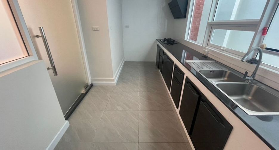 Wohnung zur Miete mit 3 Zimmer in Watthana, Bangkok