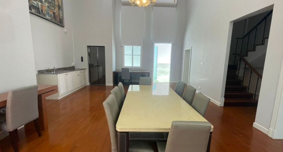 Wohnung zur Miete mit 3 Zimmer in Watthana, Bangkok