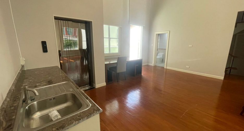 Wohnung zur Miete mit 3 Zimmer in Watthana, Bangkok