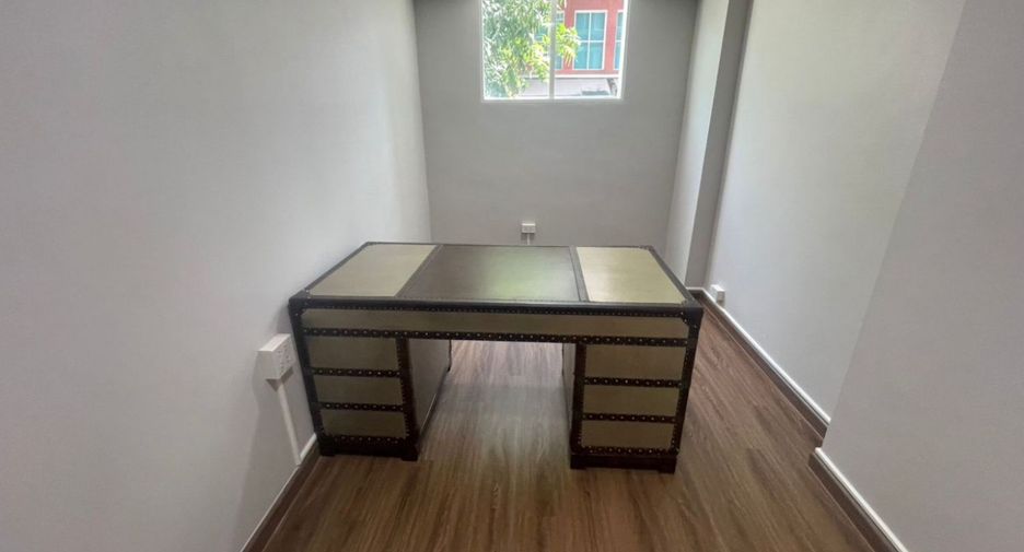 Wohnung zur Miete mit 3 Zimmer in Watthana, Bangkok