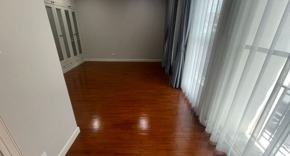 Wohnung zur Miete mit 3 Zimmer in Watthana, Bangkok