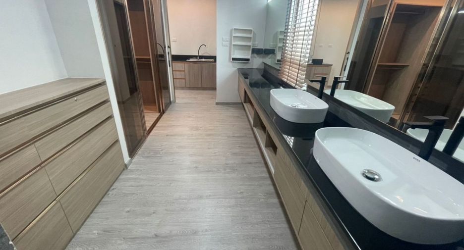 Wohnung zur Miete mit 3 Zimmer in Watthana, Bangkok