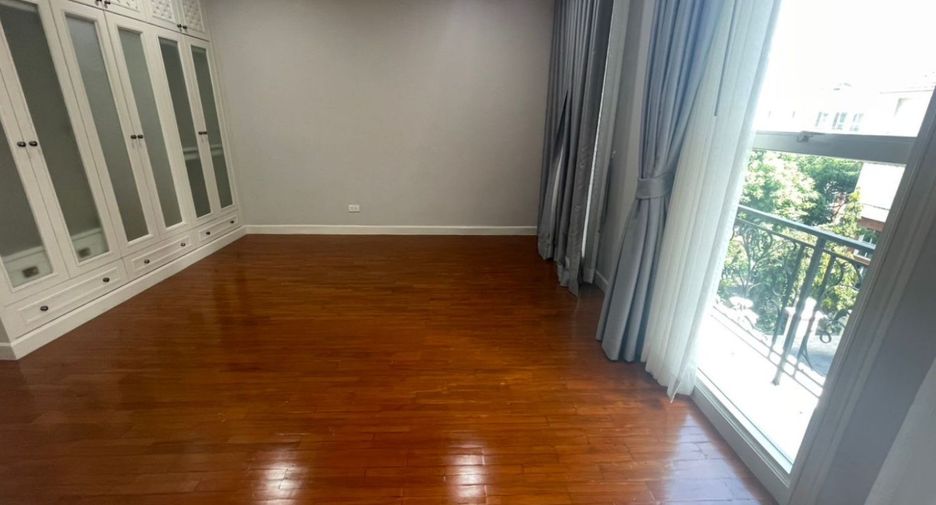 Wohnung zur Miete mit 3 Zimmer in Watthana, Bangkok