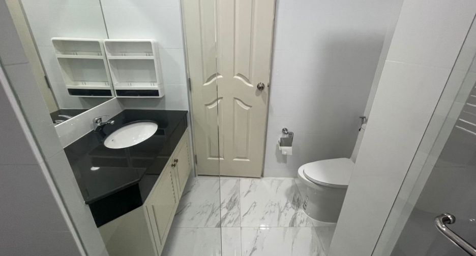 Wohnung zur Miete mit 3 Zimmer in Watthana, Bangkok