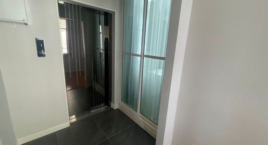 Wohnung zur Miete mit 3 Zimmer in Watthana, Bangkok