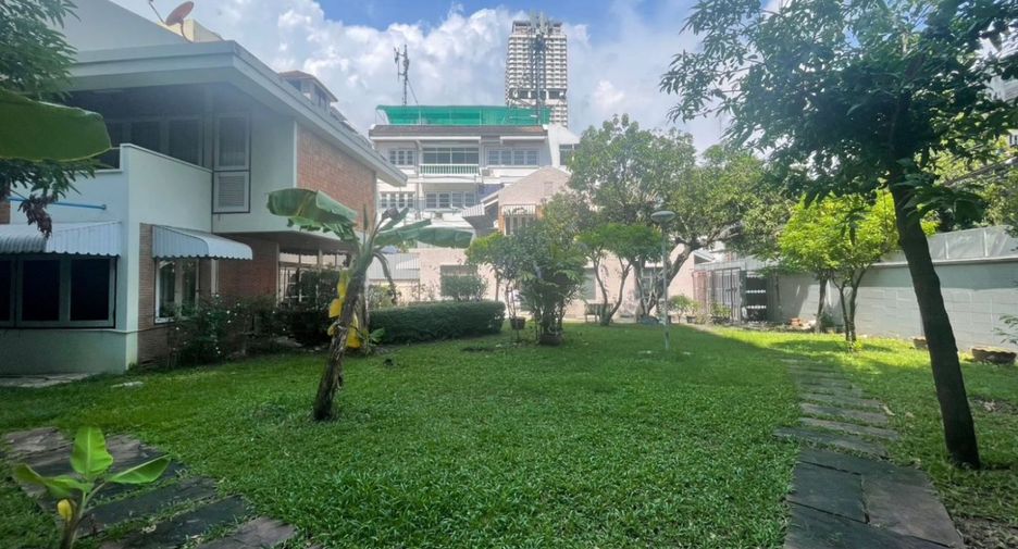 À louer et à vendre 3 chambres maison à Khlong Toei, Bangkok