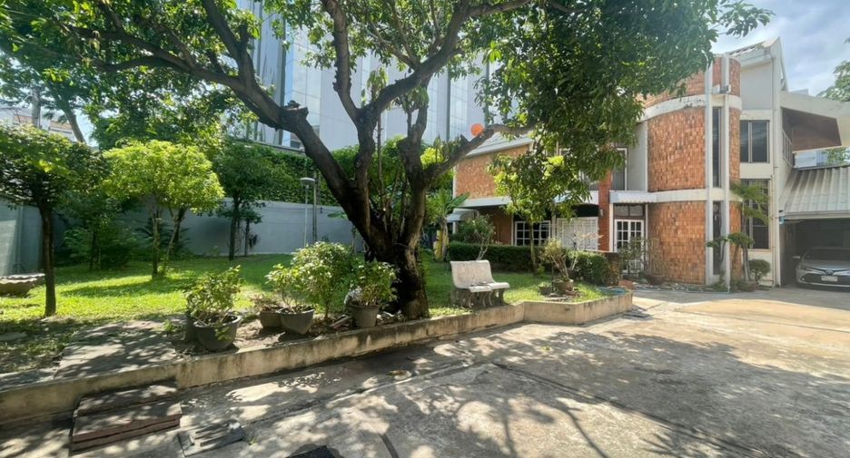 À louer et à vendre 3 chambres maison à Khlong Toei, Bangkok