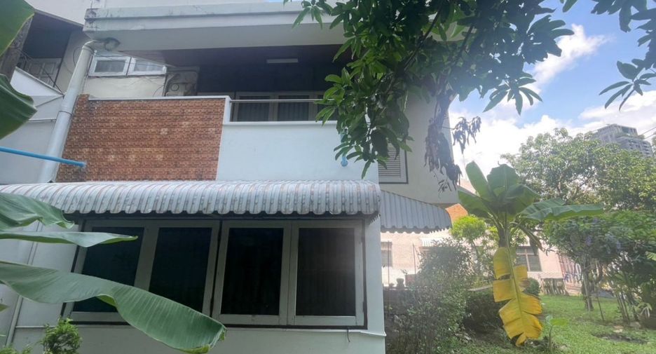À louer et à vendre 3 chambres maison à Khlong Toei, Bangkok
