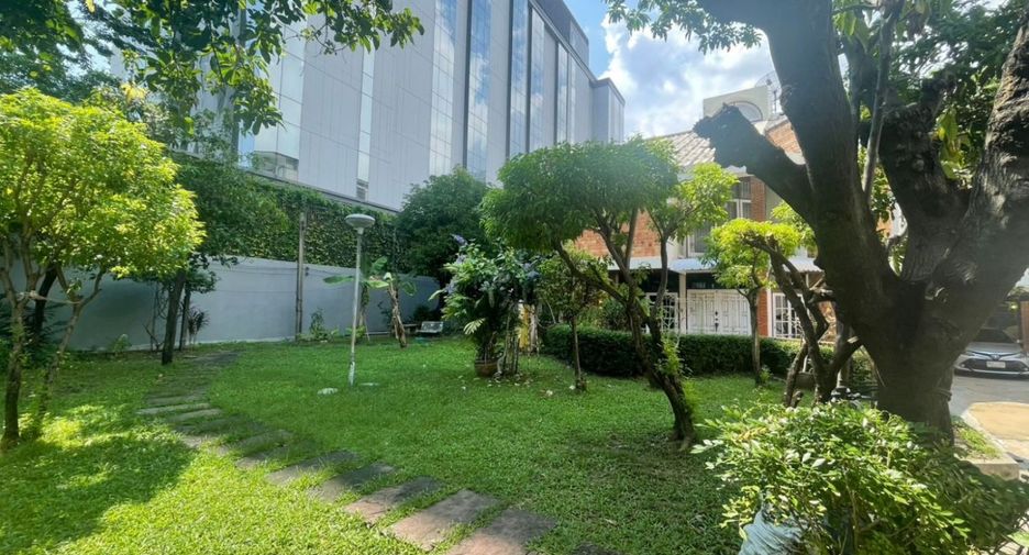 À louer et à vendre 3 chambres maison à Khlong Toei, Bangkok
