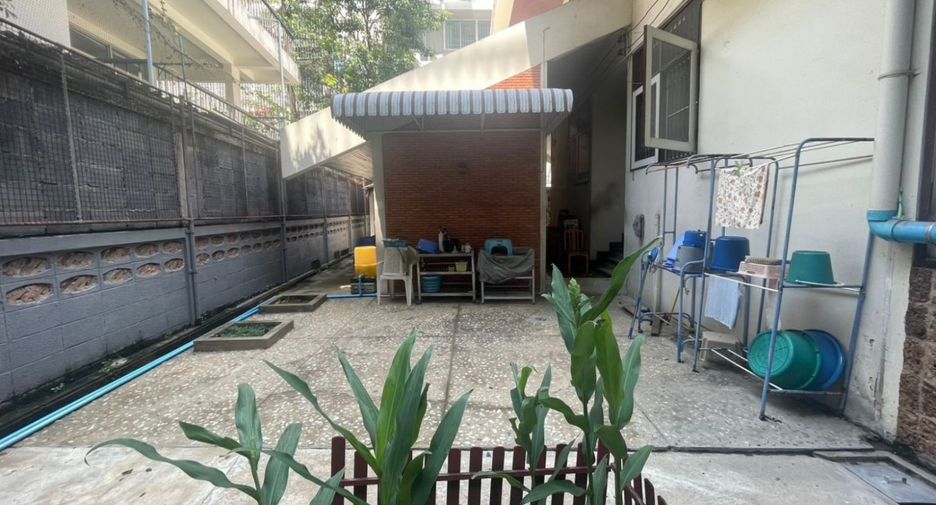 À louer et à vendre 3 chambres maison à Khlong Toei, Bangkok