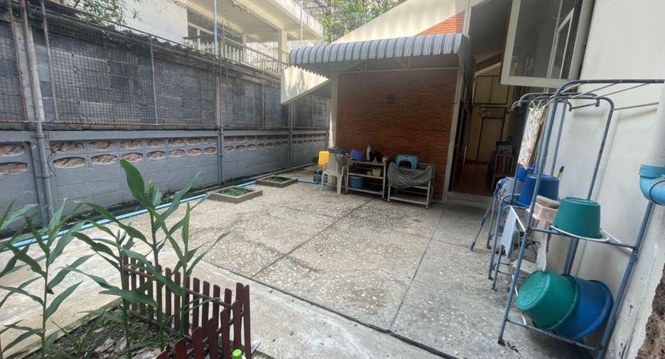 À louer et à vendre 3 chambres maison à Khlong Toei, Bangkok